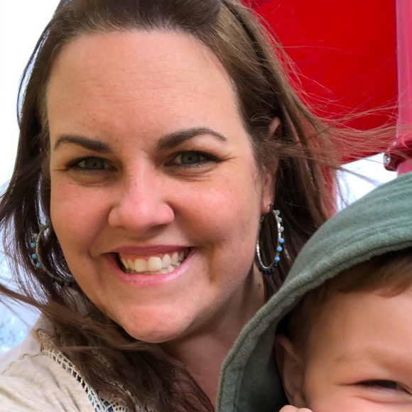 Meet your Posher, Lauren - Picture 1 of 2